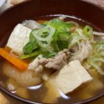 【簡単レシピ】豚肉とたっぷり野菜で栄養満点！豚汁の作り方　　How to make pork miso soup