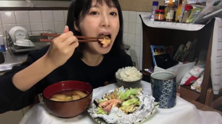【北海道料理】野菜たっぷり鮭のちゃんちゃん焼きを簡単レシピで作ってみた【フライパン】