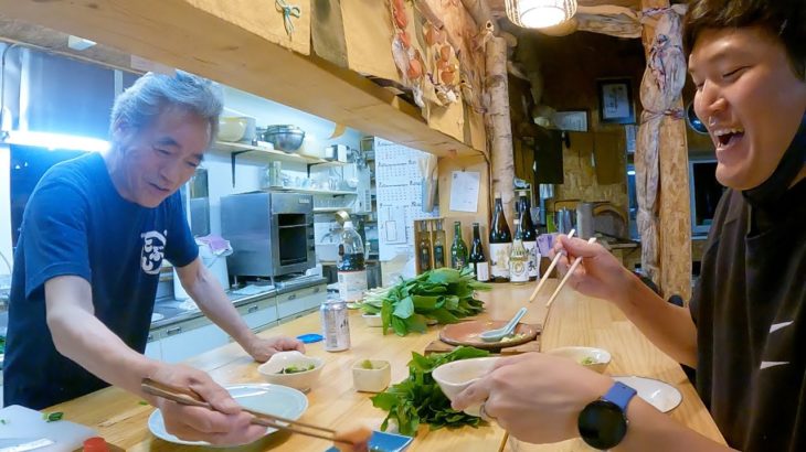 【実食】カウンターで板さんと食事する時間は最高のひととき「行者ニンニクの柳川風、小豆菜のおひたし、鮭ルイベ」
