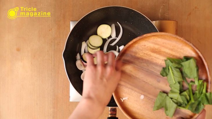 【男の料理】簡単レシピを動画で紹介！～野菜たっぷりトマトパスタ編～