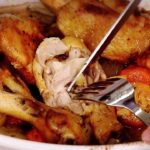 簡単な野菜とチキンのオーブン焼きのレシピ。