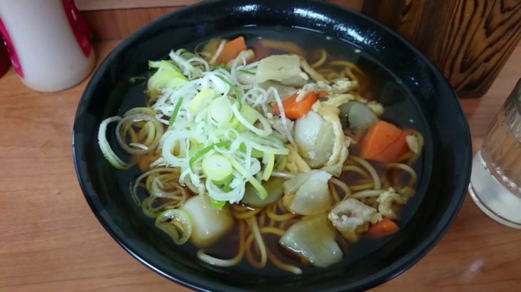 【鶏肉と野菜がたっぷり】JR上野駅大江戸そばで「鶏肉と根菜の けんちん風そば」を食べてみた