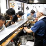 驚愕の天ぷら注文さばき！行列ができる立ち食いそば屋の超絶ラッシュに密着| Japanese Fast Food : Tachigui, stand-up noodle shops