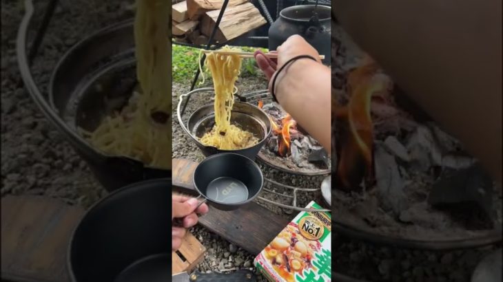 【キャンプ飯】そんなマルちゃん⁈#Shorts#ソロキャンプ#キャンプ飯