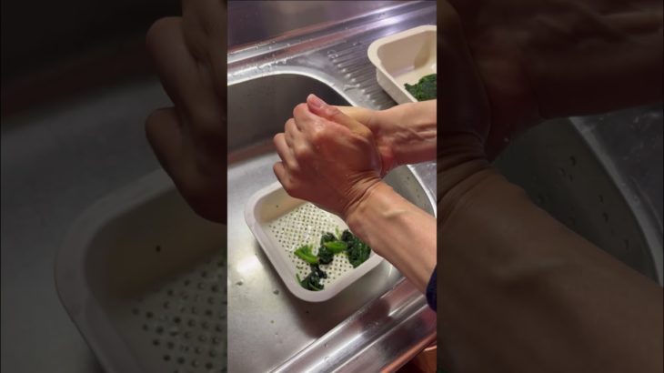 体が喜ぶ！ほうれん草とわかめのお浸し レシピはコメント欄に記載 #shorts