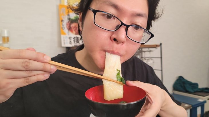 材料たった二つだけ。実家で50年作り続けられている最強のお雑煮の作り方【虚無雑煮】