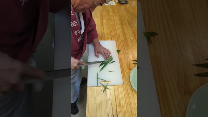 こぶしの板さん 笹切り  Bamboo leaves cutting