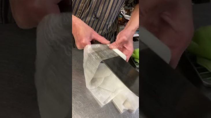 アメリカで大根の桂剥きDaikon peeling technique by Chef Suzuki at Hachi Ju Hachi