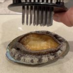 元気なアワビが踊ってる時に剣山でプスっと刺すと。。。#shorts