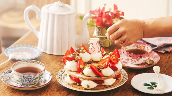 結婚記念日はおうちご飯で楽しく/幸せの春の花ブーケを飾る/パリ散歩/猫と二人暮らし夫婦の会話/暮らしvlog