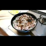 隼人瓜（はやとうり）は、独特の形状と鮮やかな色が特徴です。豚肉炒めと組み合わせることで、豚肉の旨みがしっかりと引き立ちます。隼人瓜が持つ独特の食感と味わいが豚肉と調和し、食欲をそそります。