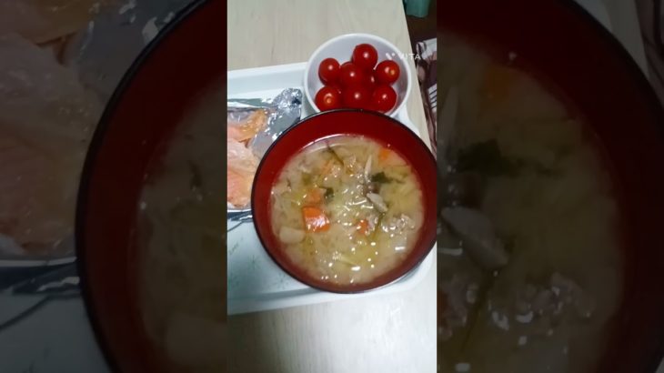 定食夜ごはん #低所得 #パート #食べるの大好き #保育士 #節約 #自炊 #健康 #お家ご飯 #野菜たっぷり #健康オタク #ズボラ飯 #夜ごはん#空腹 #鮭 #焼き魚 #美味しかった