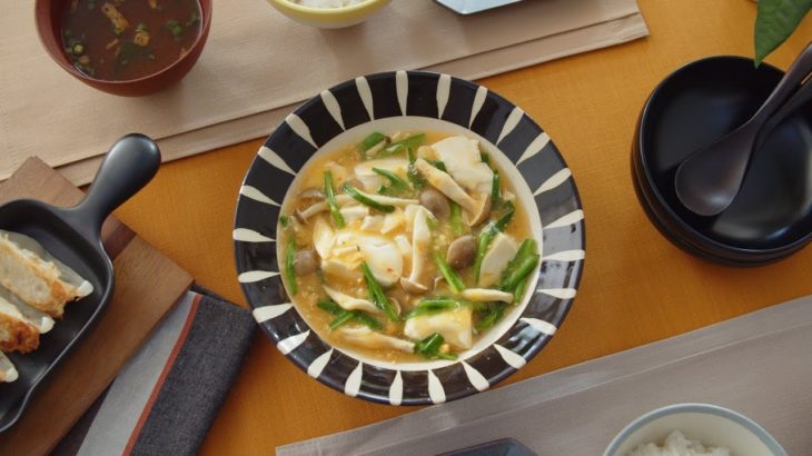 【いろどりダイニング】丸美屋　鮭明太のあんかけ豆腐～華やかな伝統模様の黒十草の器で～