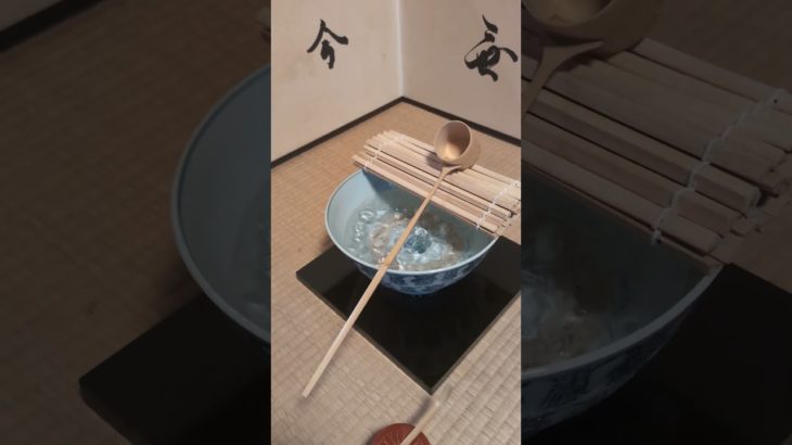 夏の恒例、江戸千家の平水差し　氷が涼やかです。　#江戸千家